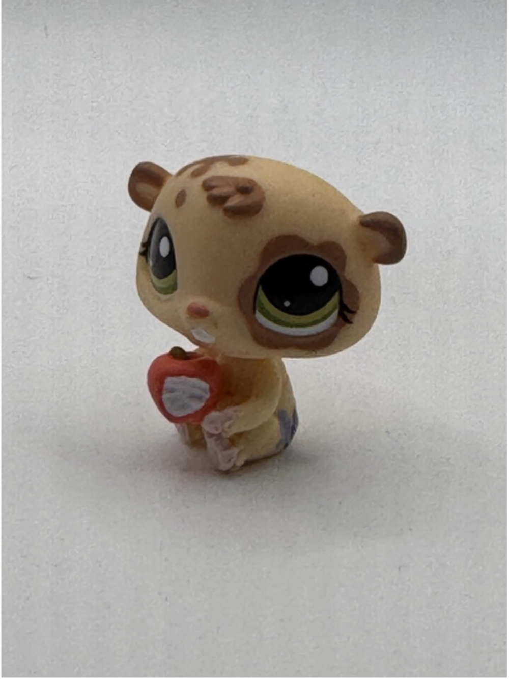 Littlest Pet Shop Tan Hamster Holding Apple Green Eyes 2011 Hamster Playground